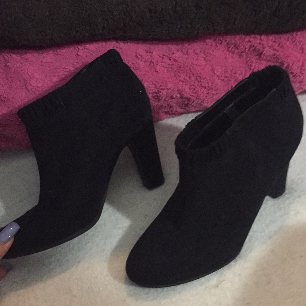 Heeled black booties